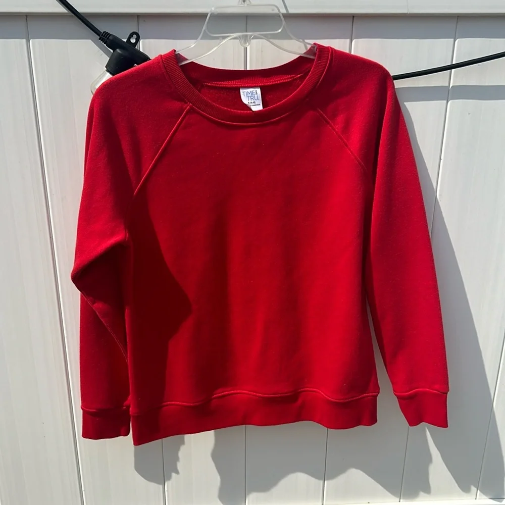 Red sweater - Picture 1 of 3